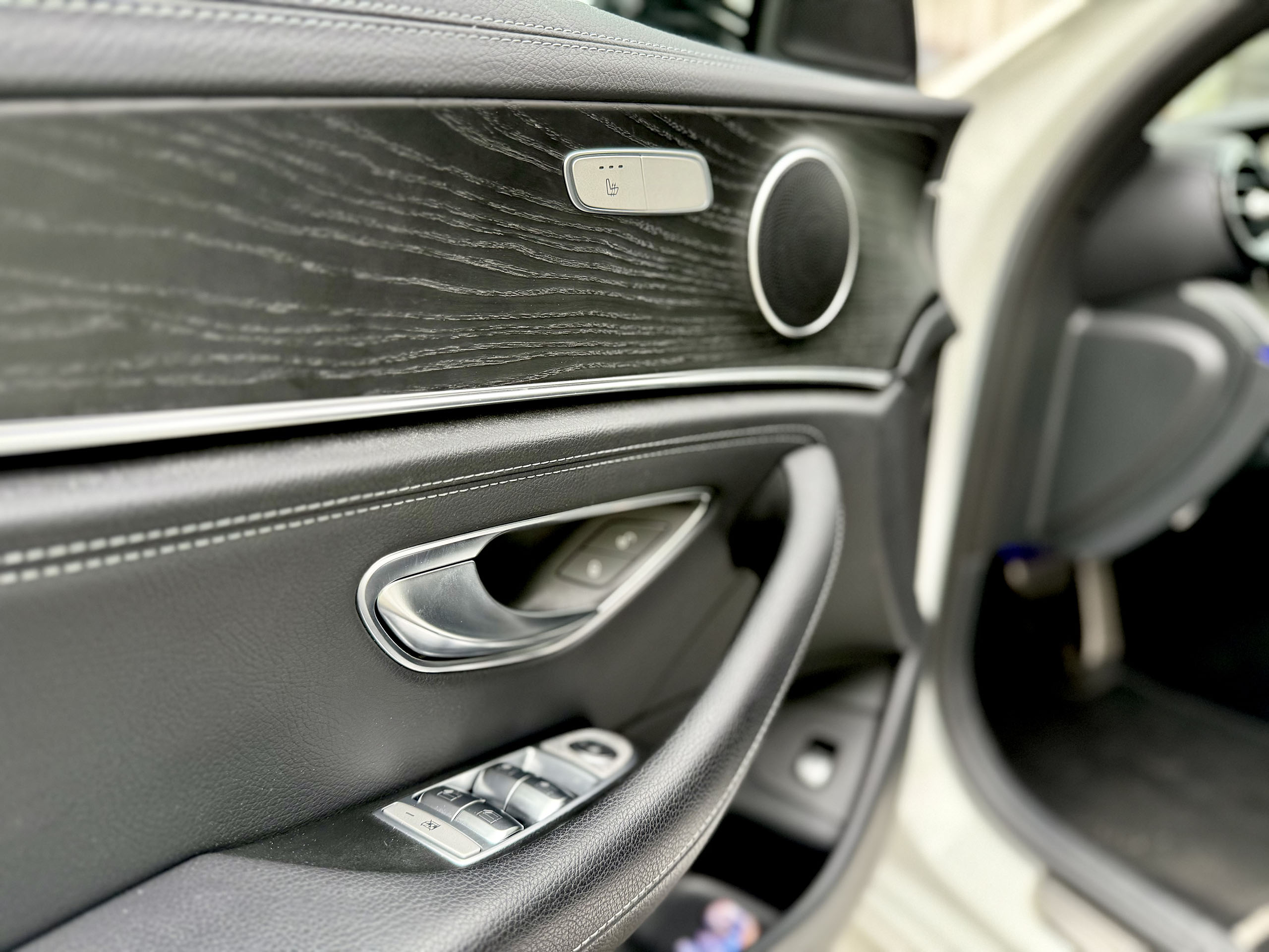 Mercedes-Benz E Class 300 de 4MATIC Plug-in Hybrid AMG Line 306CP 2022 - Image 8