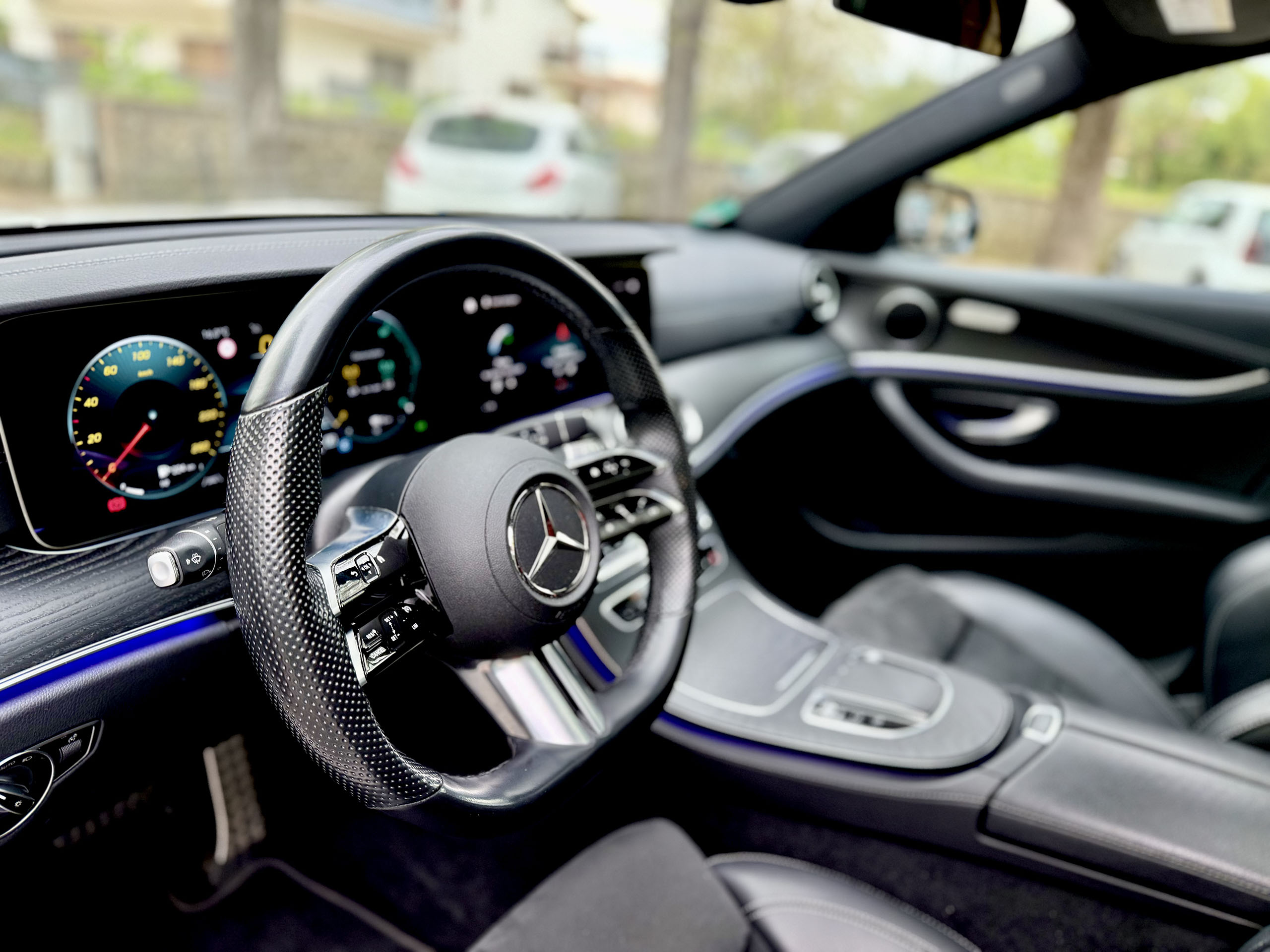 Mercedes-Benz E Class 300 de 4MATIC Plug-in Hybrid AMG Line 306CP 2022 - Image 9