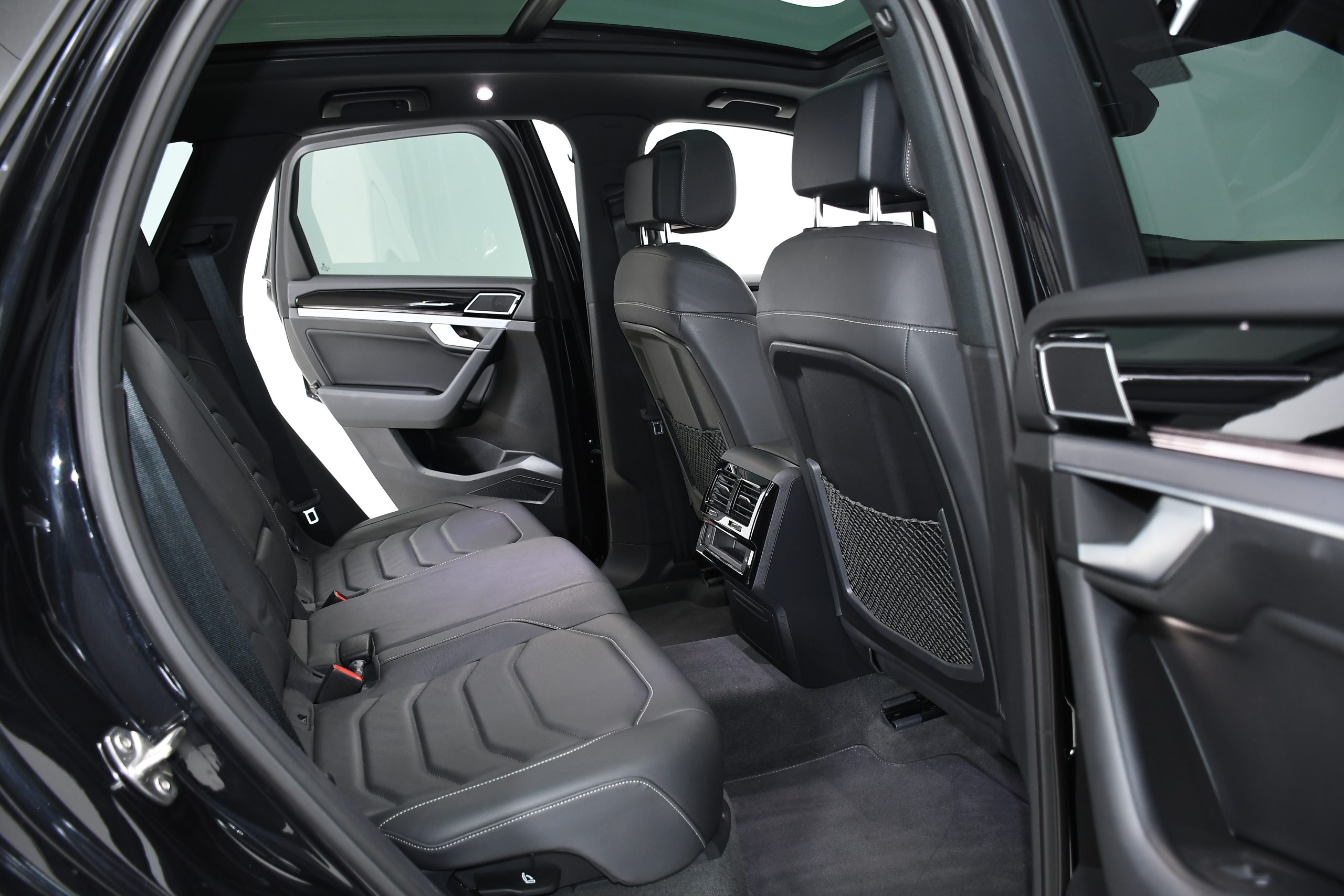 Volkswagen Touareg 3.0 V6 TDI 4Motion R-Line (286 Hp) 2020 + €1000 POCKET MONEY - Image 10