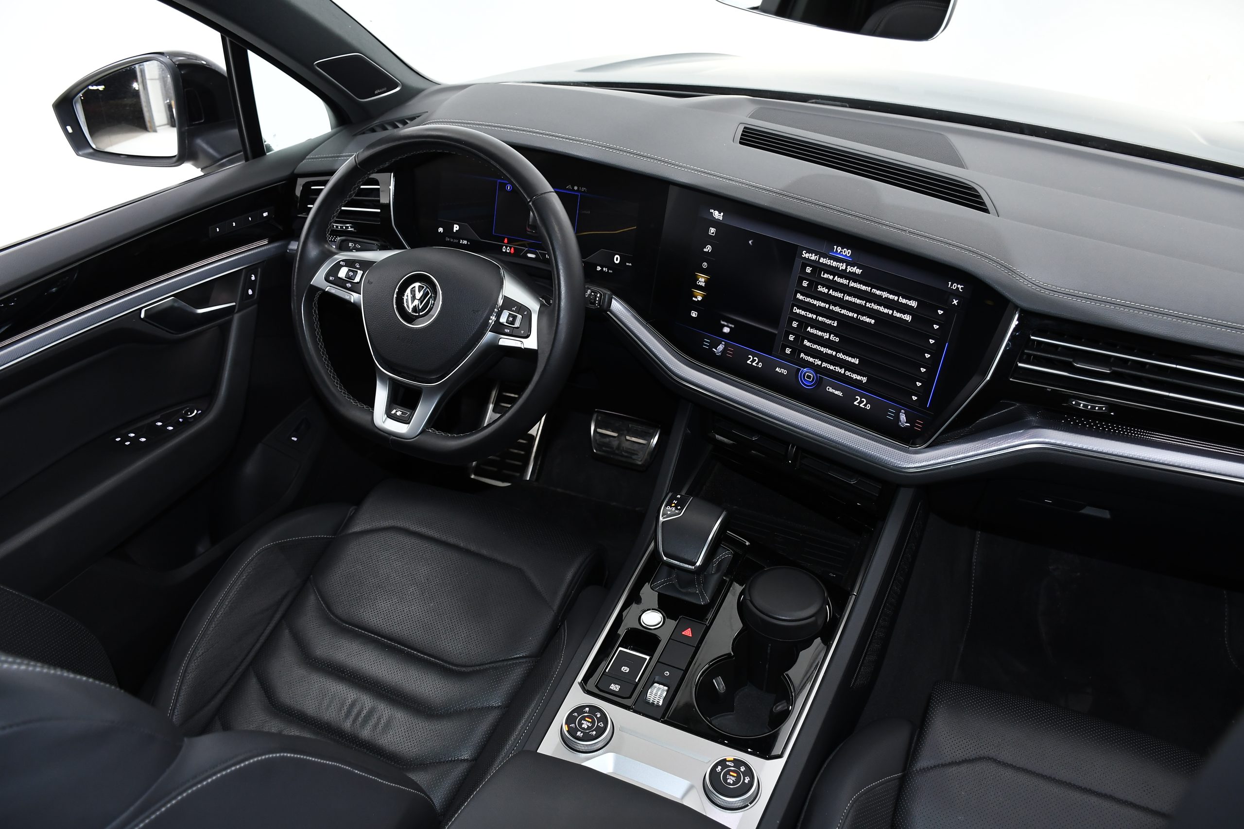 Volkswagen Touareg 3.0 V6 TDI 4Motion R-Line (286 Hp) 2020 + €1000 POCKET MONEY - Image 13