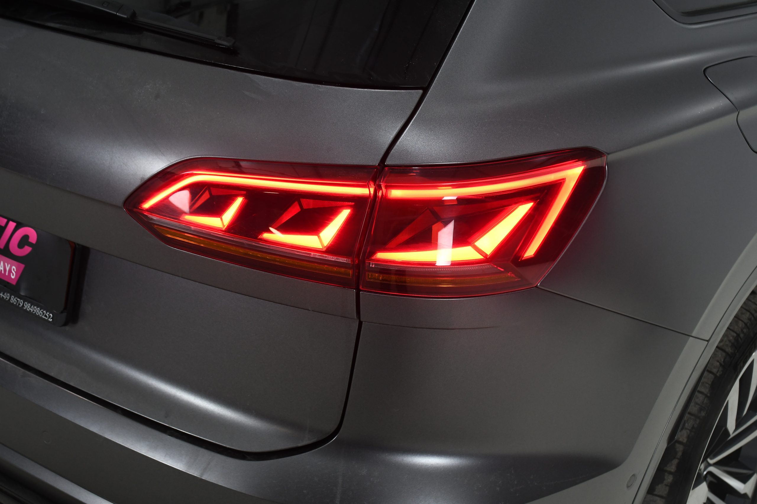 Volkswagen Touareg 3.0 V6 TDI 4Motion R-Line (286 Hp) 2020 + €1000 POCKET MONEY - Image 22