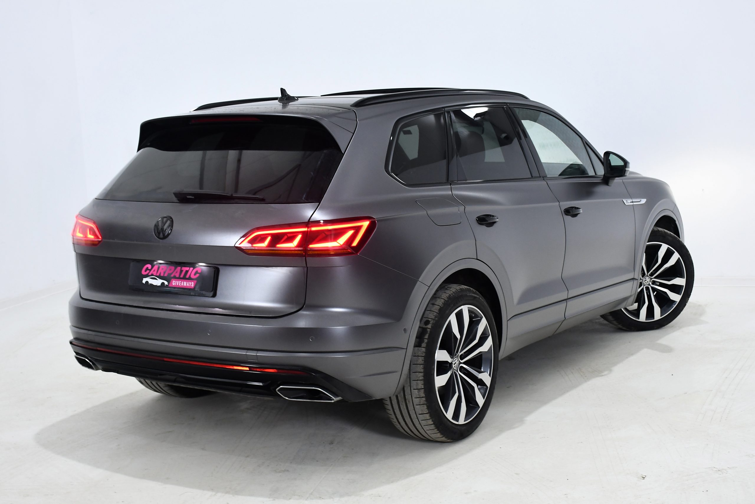 Volkswagen Touareg 3.0 V6 TDI 4Motion R-Line (286 Hp) 2020 + €1000 POCKET MONEY - Image 5