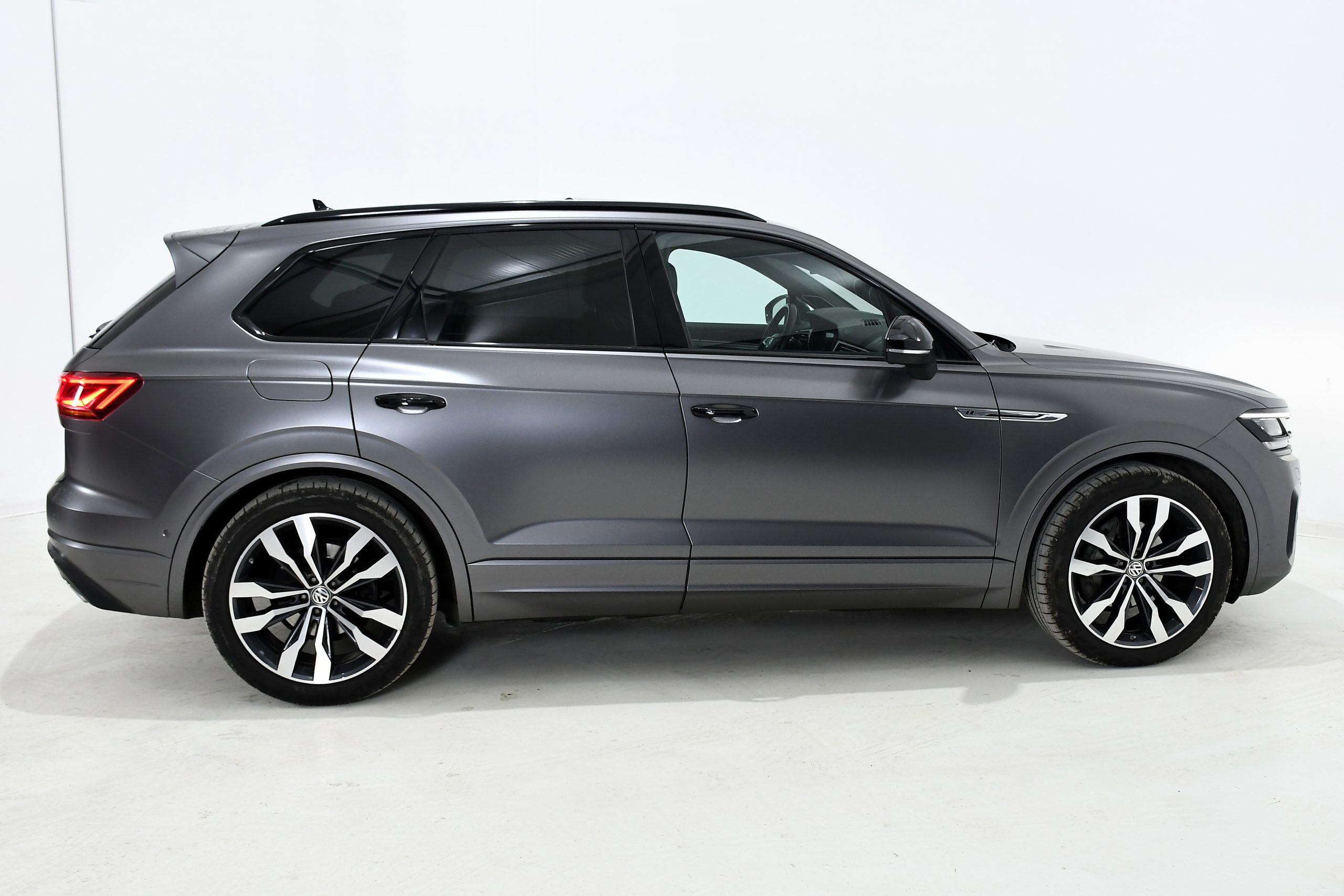 Volkswagen Touareg 3.0 V6 TDI 4Motion R-Line (286 Hp) 2020 + €1000 POCKET MONEY - Image 8