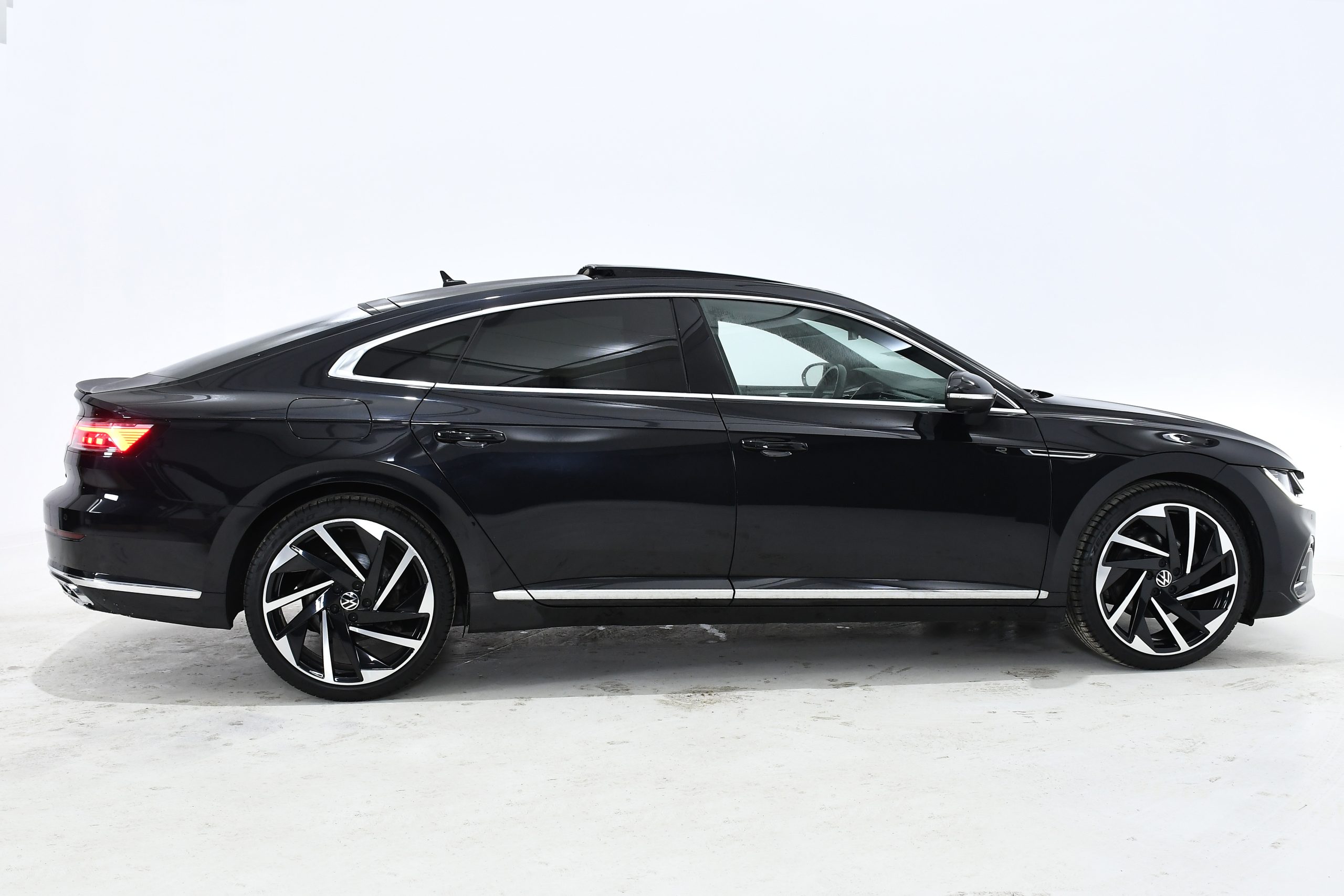 Volkswagen ARTEON R-Line 2.0 TDI 4Motion (200CP) 2023 + €1000 POCKET MONEY - Image 8