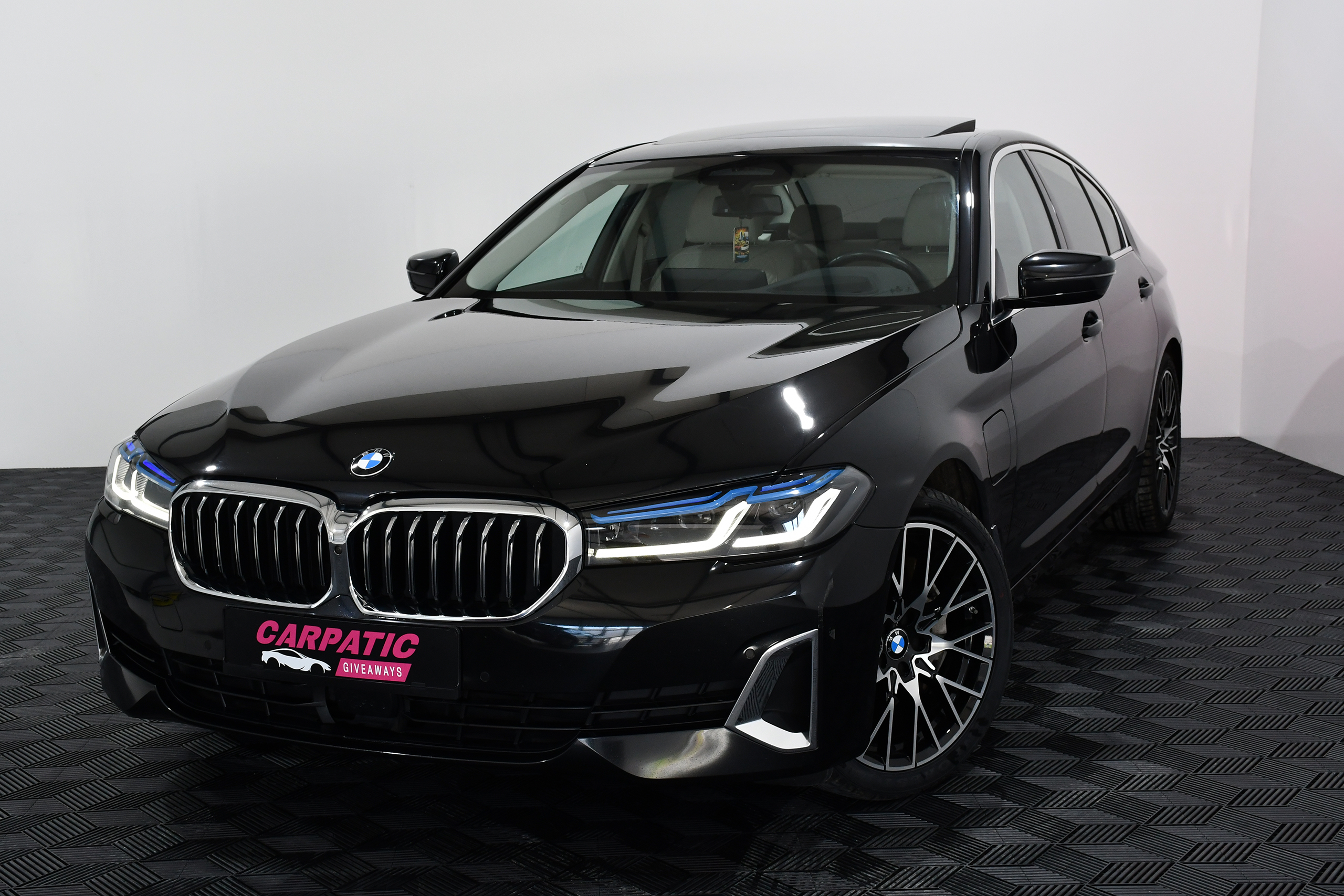 BMW Seria 5 xDrive 545e Luxury Line (394 HP) 2021 + €1000 POCKET MONEY - Image 17