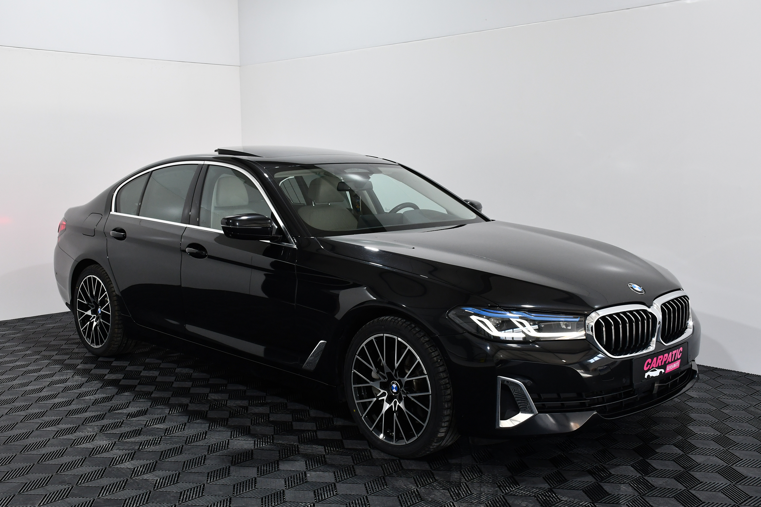 BMW Seria 5 xDrive 545e Luxury Line (394 HP) 2021 + €1000 POCKET MONEY - Image 2