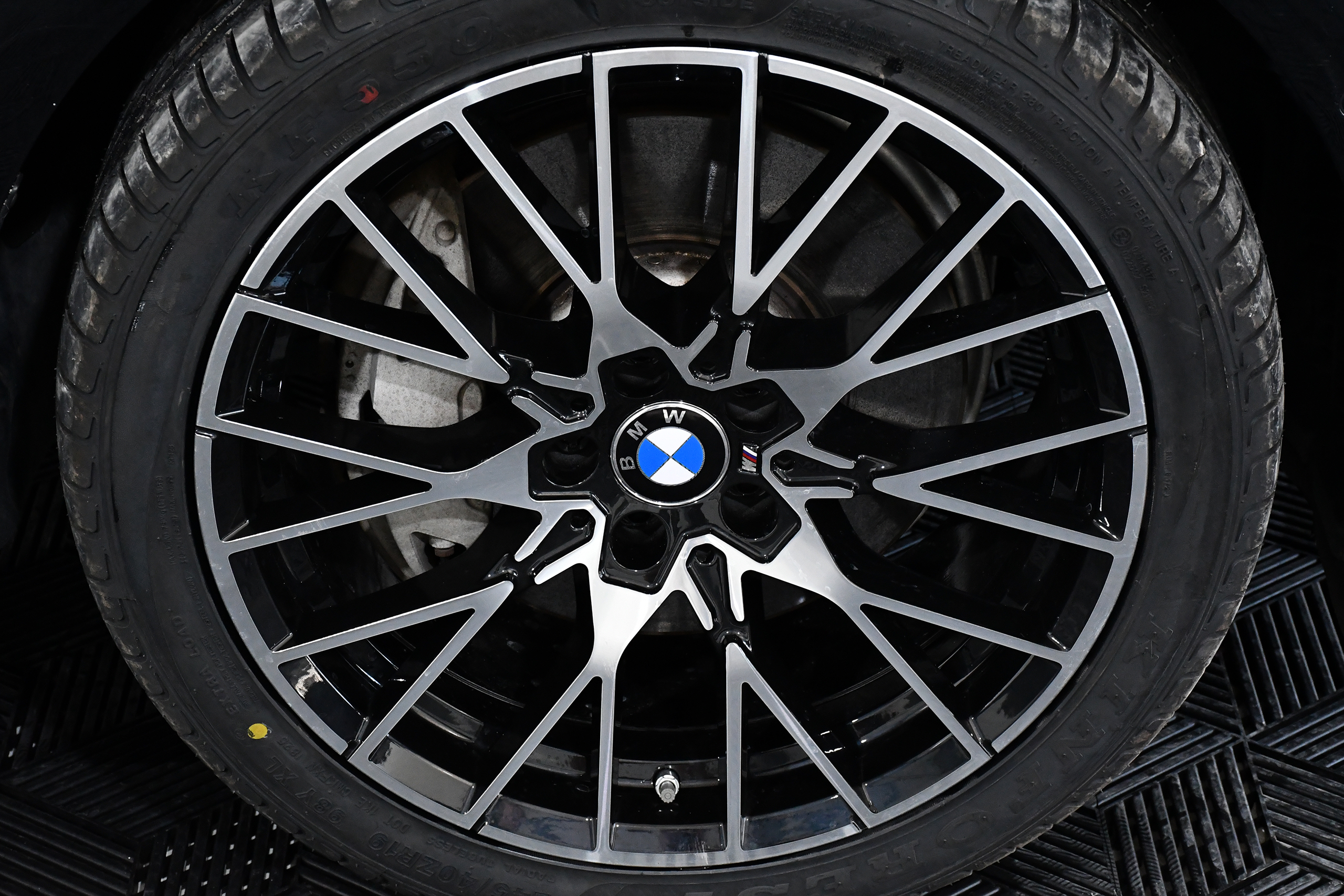 BMW Seria 5 xDrive 545e Luxury Line (394 HP) 2021 + €1000 POCKET MONEY - Image 10