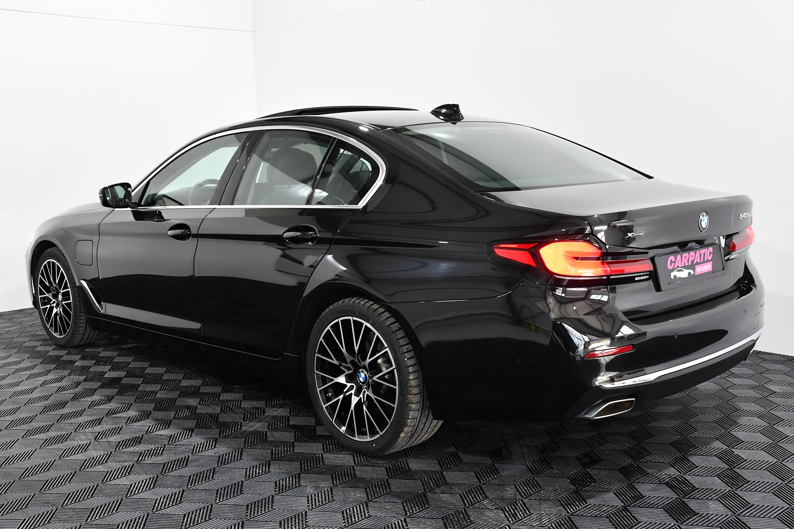 BMW Seria 5 xDrive 545e Luxury Line (394 HP) 2021 + €1000 POCKET MONEY - Image 9
