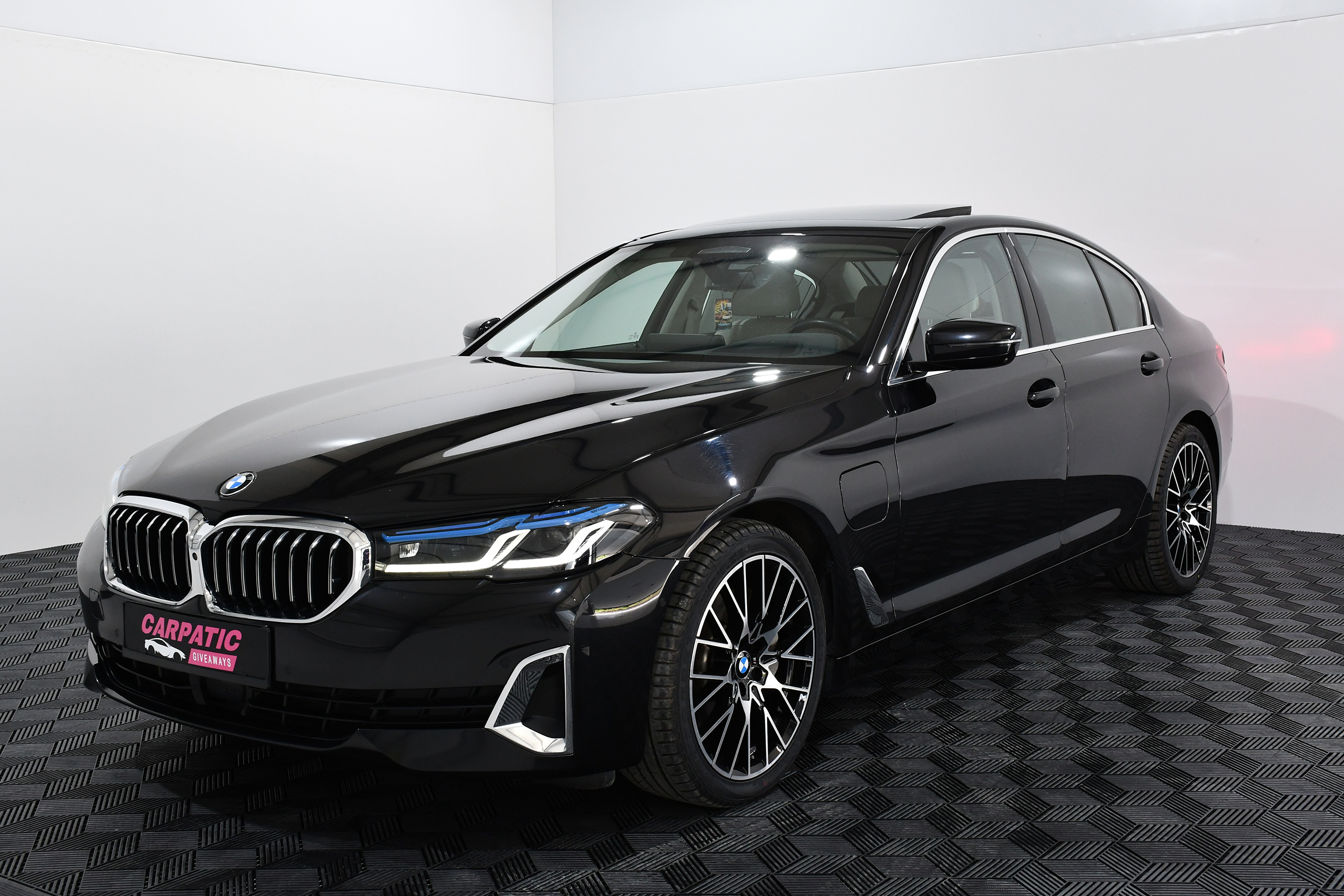 BMW Seria 5 xDrive 545e Luxury Line (394 HP) 2021 + €1000 POCKET MONEY - Image 3