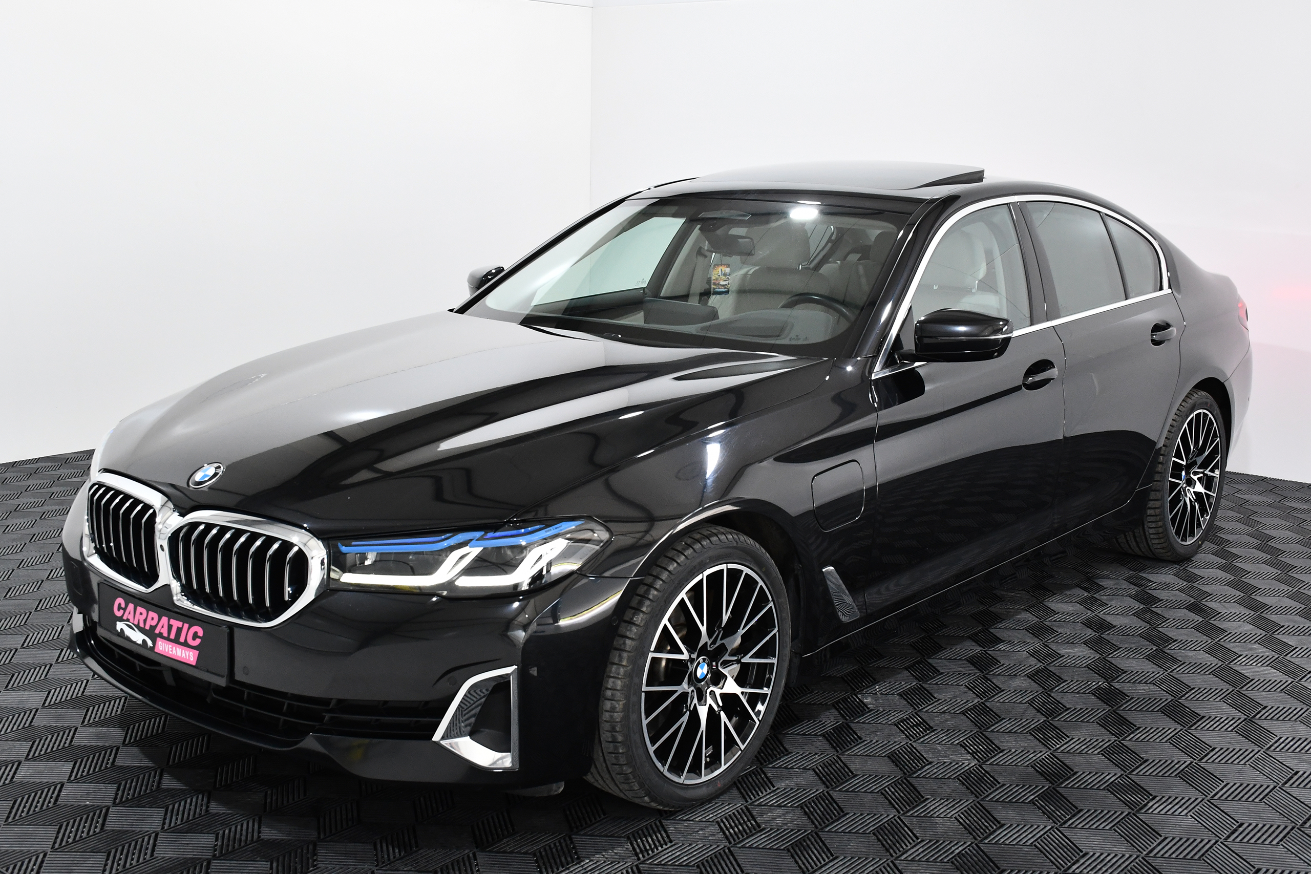BMW Seria 5 xDrive 545e Luxury Line (394 HP) 2021 + €1000 POCKET MONEY - Image 20