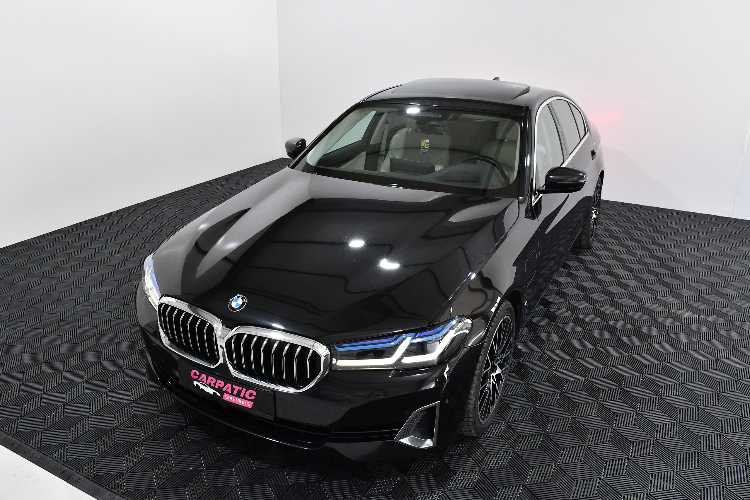 BMW Seria 5 xDrive 545e Luxury Line (394 HP) 2021 + €1000 POCKET MONEY - Image 16