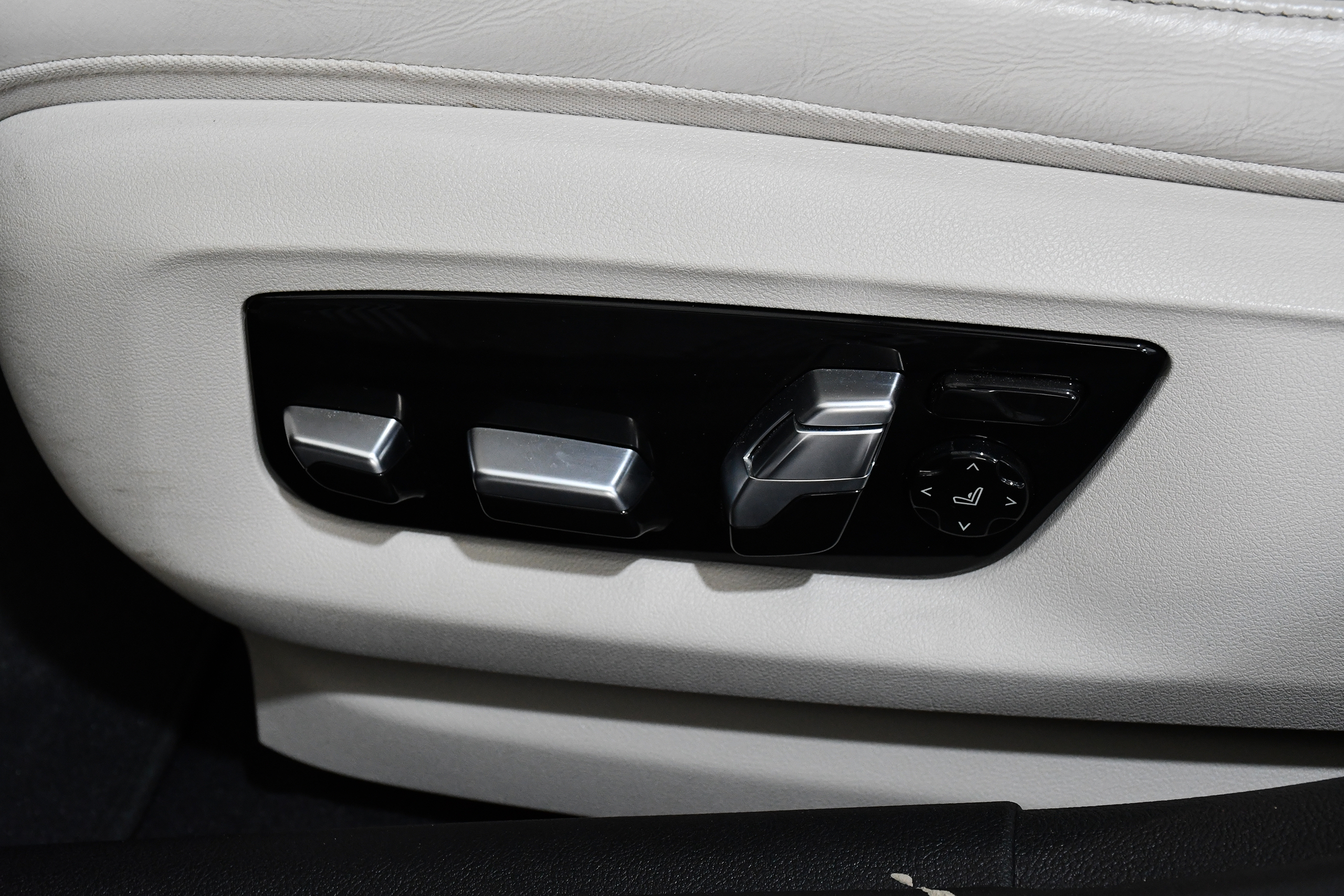 BMW Seria 5 xDrive 545e Luxury Line (394 HP) 2021 + €1000 POCKET MONEY - Image 33