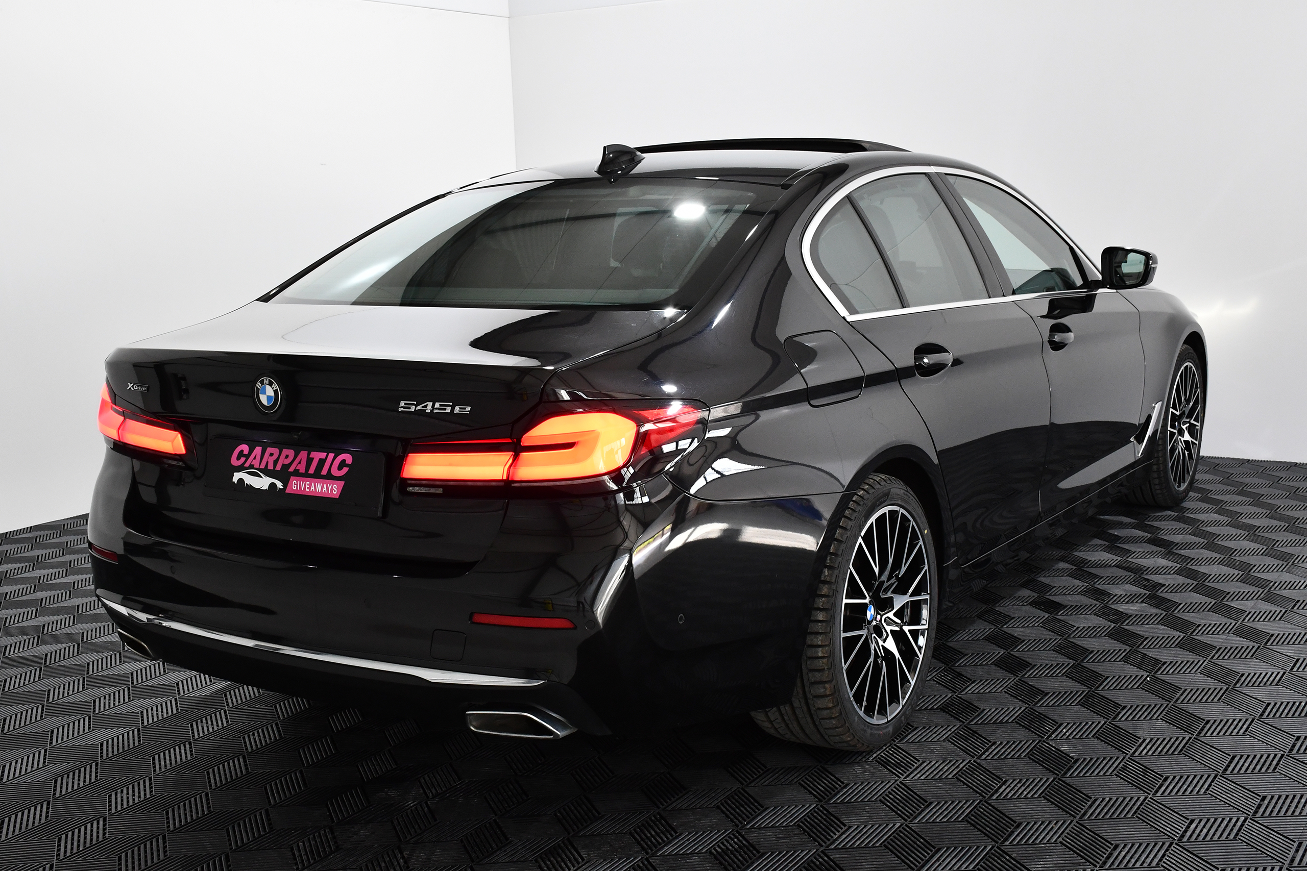 BMW Seria 5 xDrive 545e Luxury Line (394 HP) 2021 + €1000 POCKET MONEY - Image 19