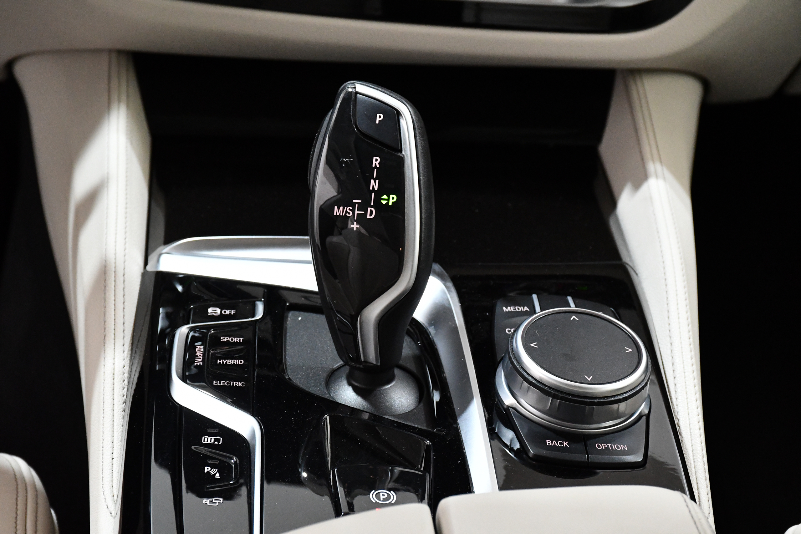 BMW Seria 5 xDrive 545e Luxury Line (394 HP) 2021 + €1000 POCKET MONEY - Image 28