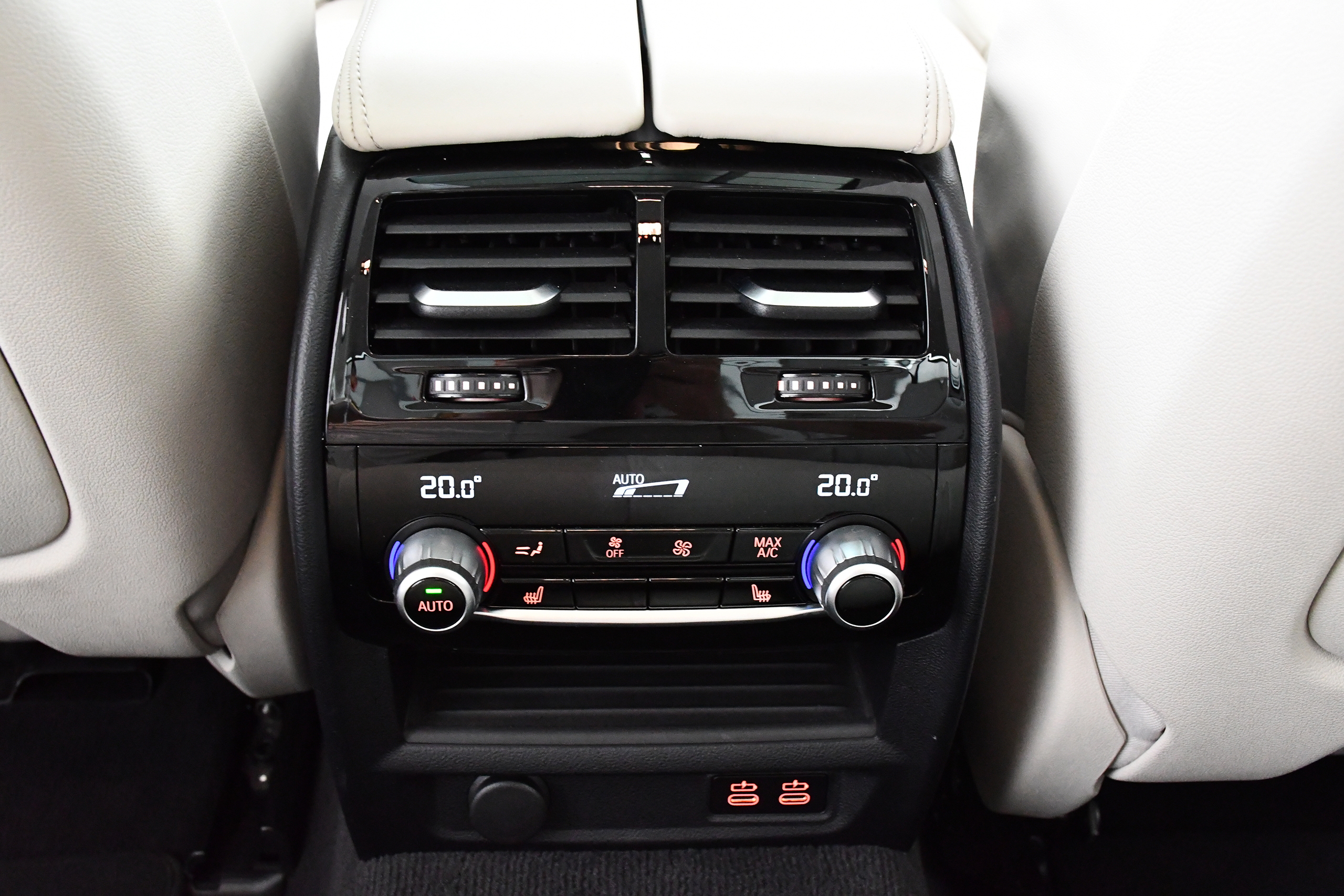 BMW Seria 5 xDrive 545e Luxury Line (394 HP) 2021 + €1000 POCKET MONEY - Image 32