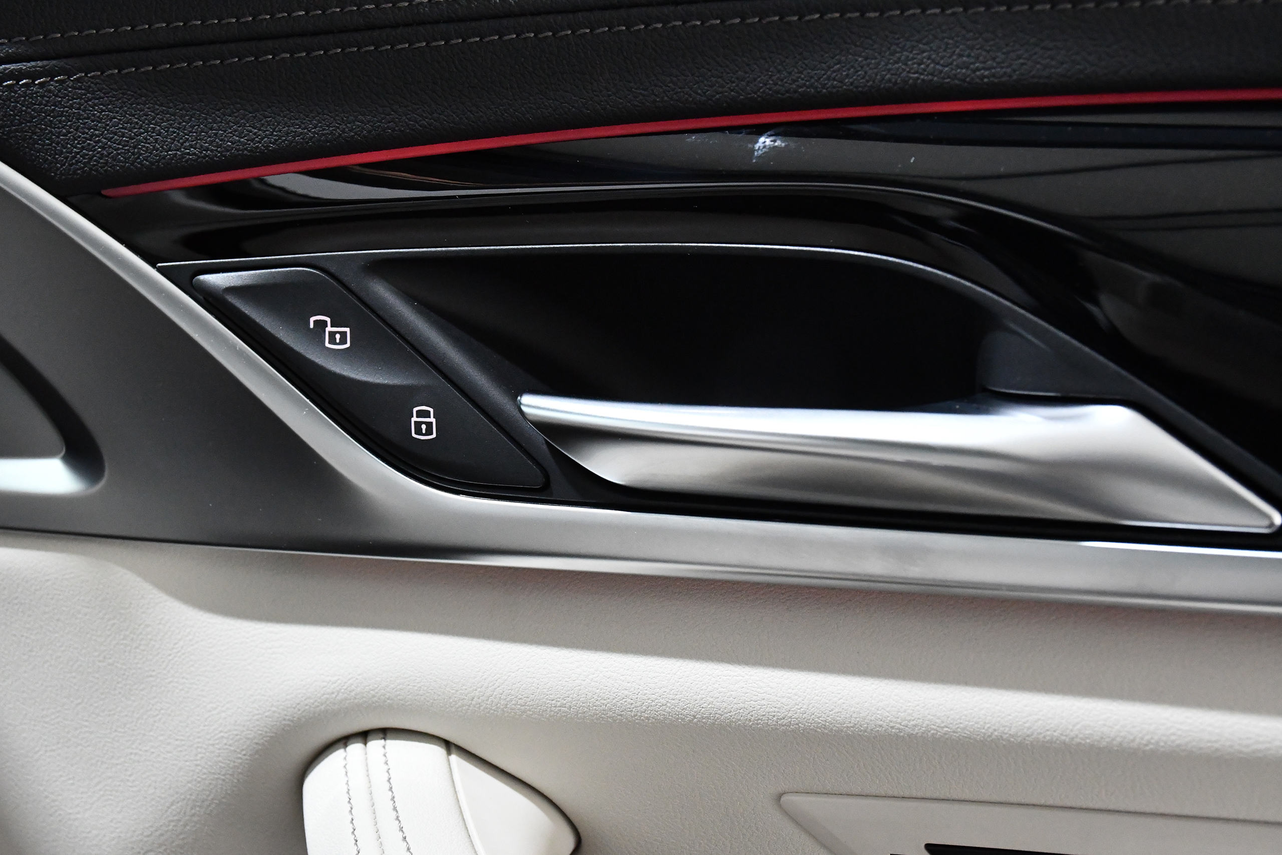 BMW Seria 5 xDrive 545e Luxury Line (394 HP) 2021 + €1000 POCKET MONEY - Image 34