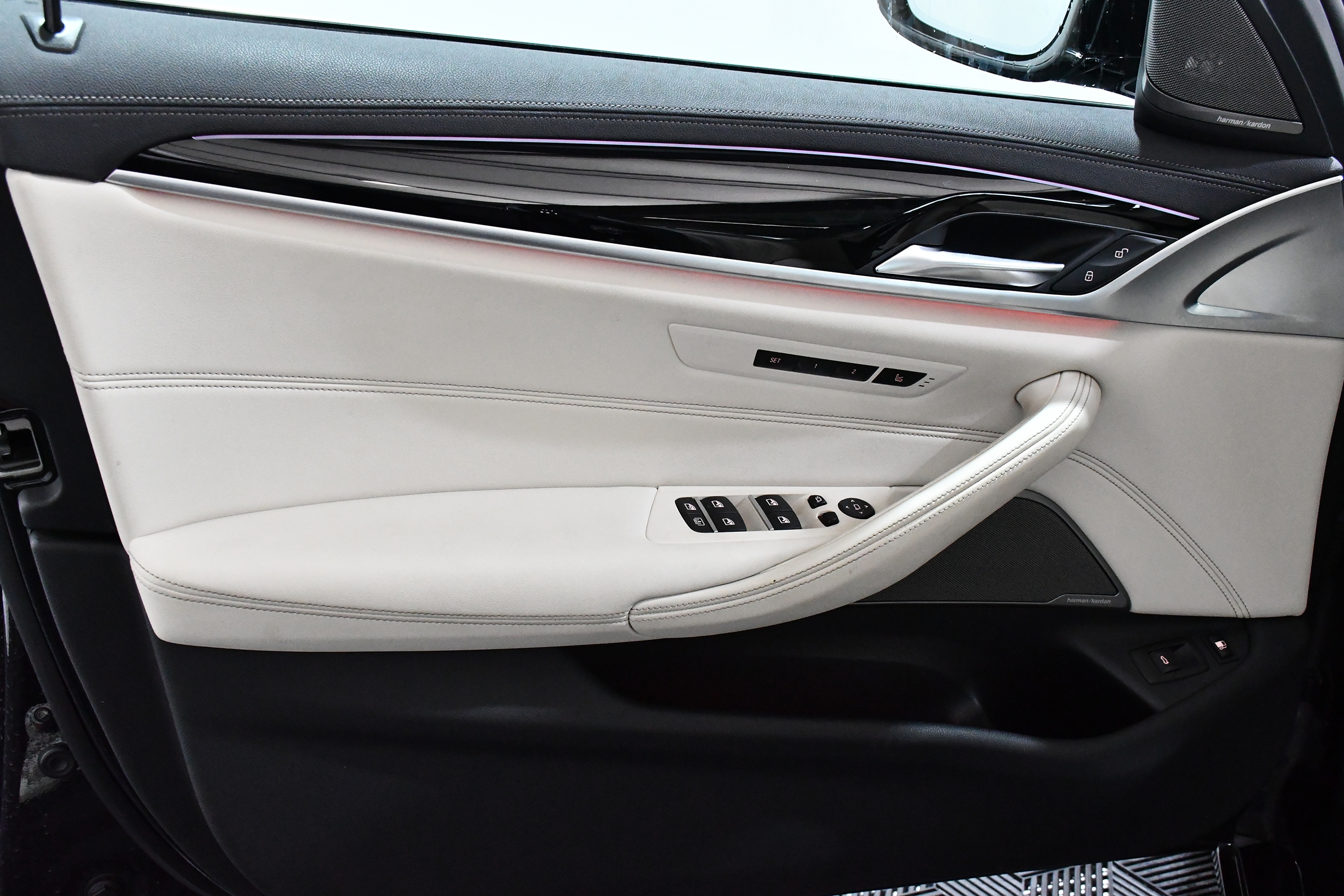 BMW Seria 5 xDrive 545e Luxury Line (394 HP) 2021 + €1000 POCKET MONEY - Image 35