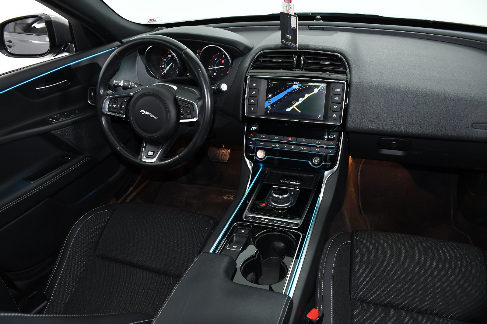 FREE ENTRY – Jaguar XE 20d AWD Aut. R-Sport (180Hp) 2017 - Image 10