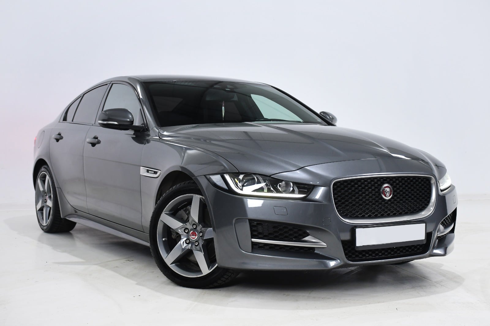 FREE ENTRY – Jaguar XE 20d AWD Aut. R-Sport (180Hp) 2017