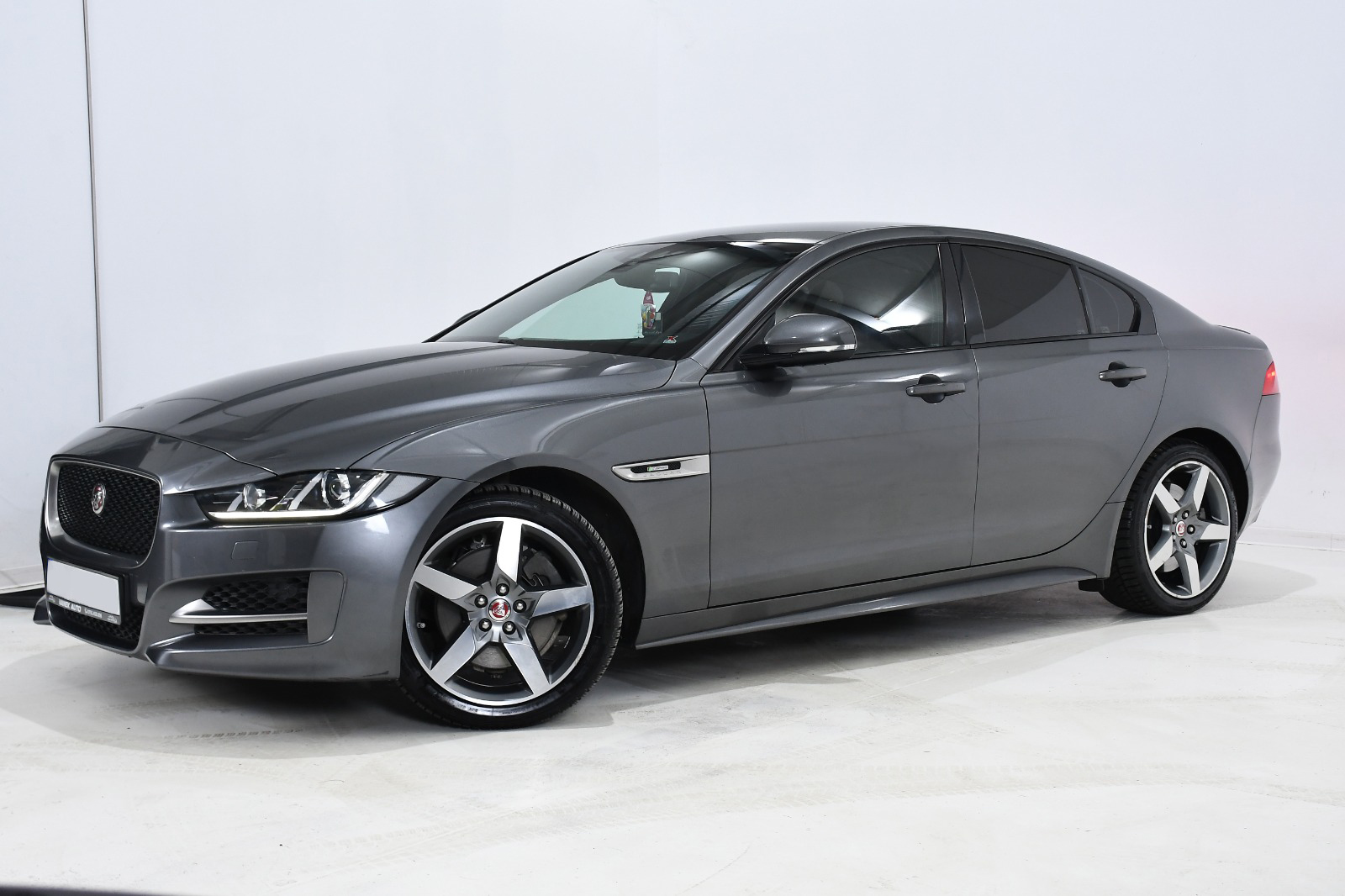 FREE ENTRY – Jaguar XE 20d AWD Aut. R-Sport (180Hp) 2017 - Image 4