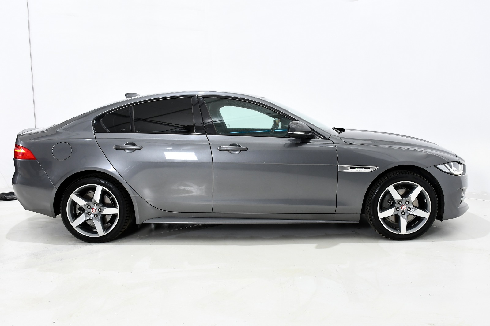 FREE ENTRY – Jaguar XE 20d AWD Aut. R-Sport (180Hp) 2017 - Image 8