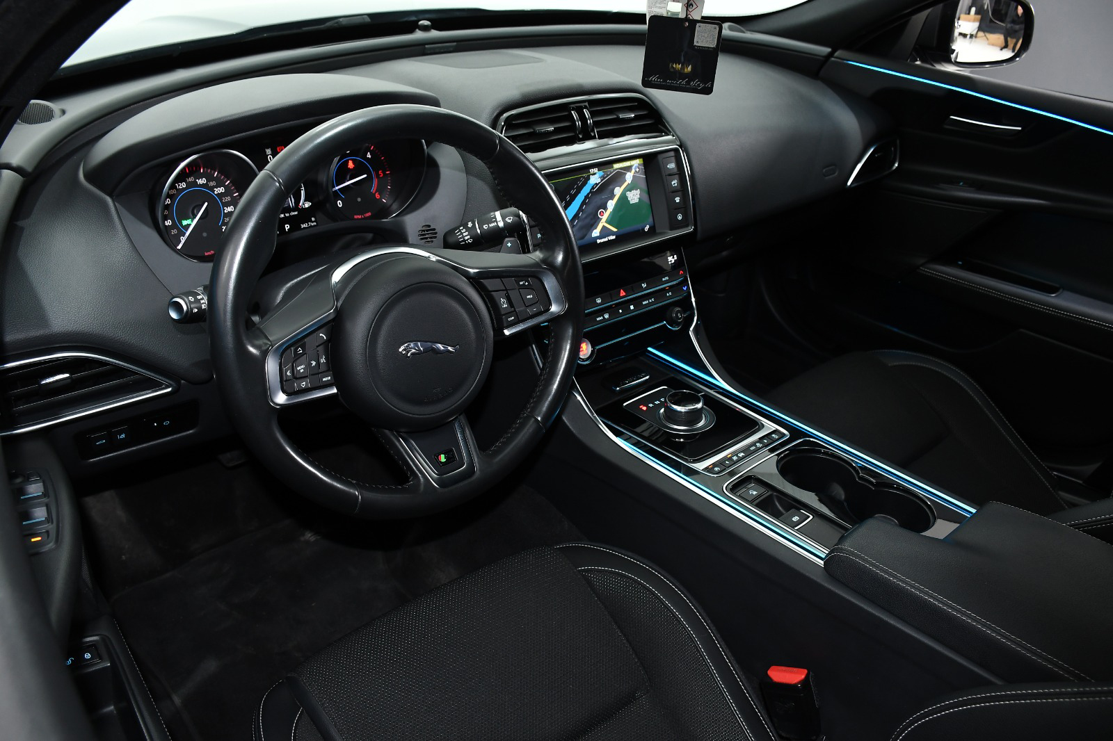 FREE ENTRY – Jaguar XE 20d AWD Aut. R-Sport (180Hp) 2017 - Image 9